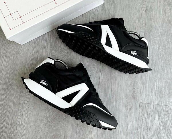 Baskets noires Lacoste