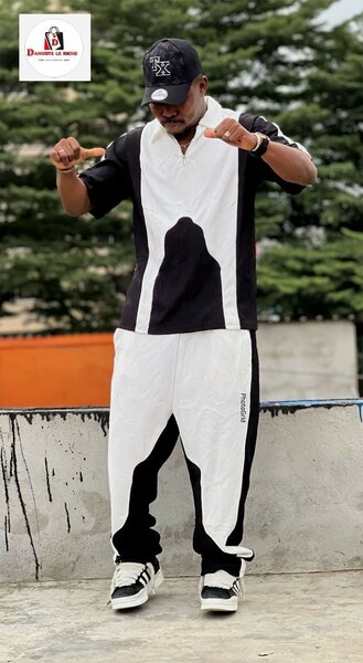 Ensemble sport homme moderne