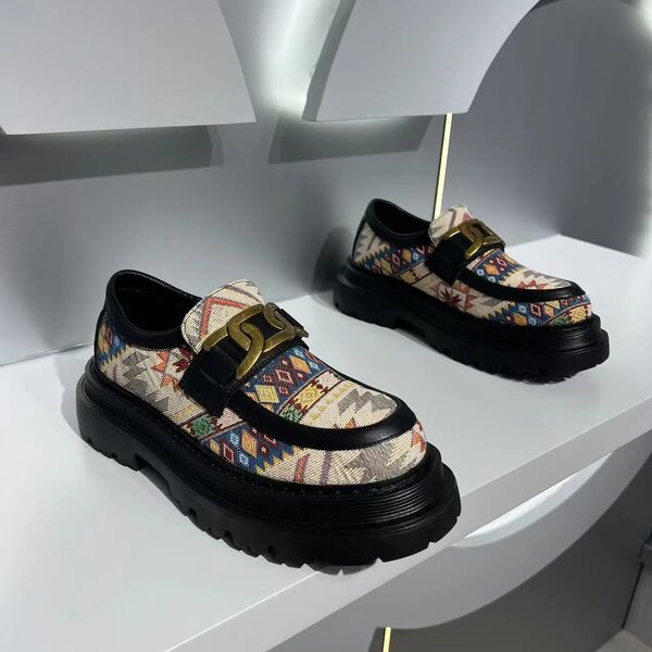 Chaussures en cuir ethniques