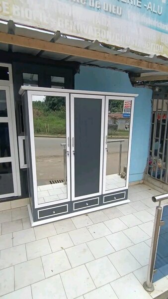 Armoire dressing noir et blanc