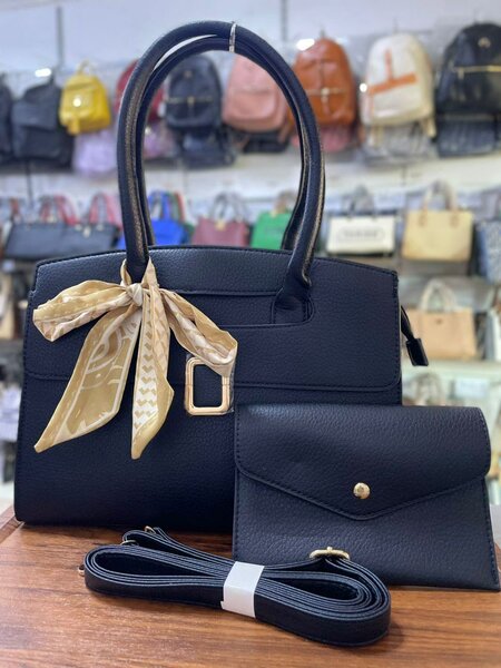 Sac à main élégant avec pochette