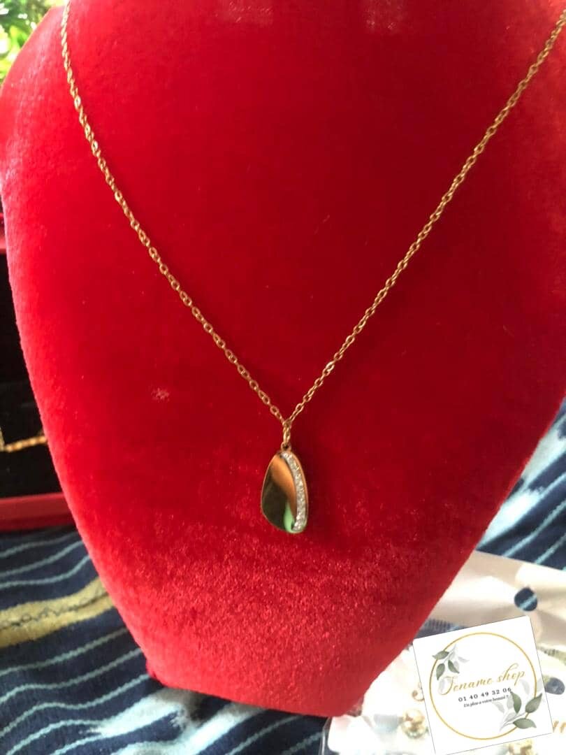 Collier pendentif élégant