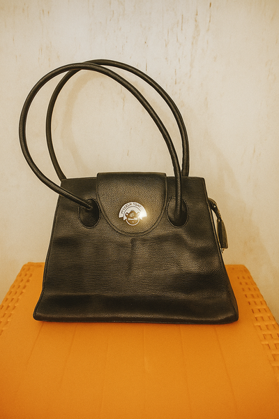 Sac à main en cuir noir élégant