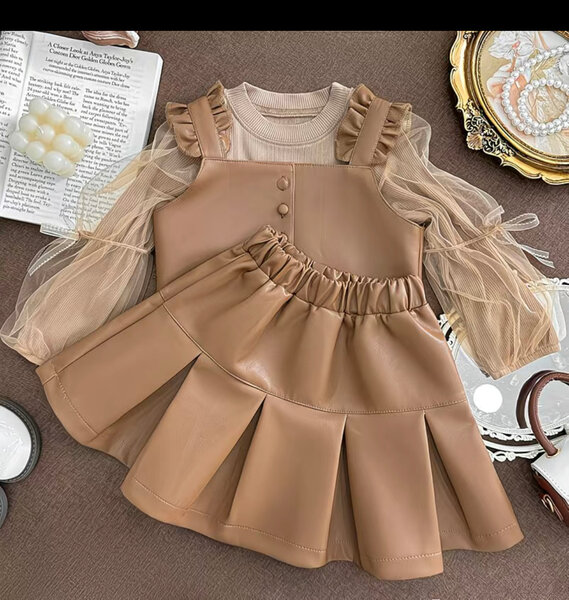 Robe enfant en similicuir