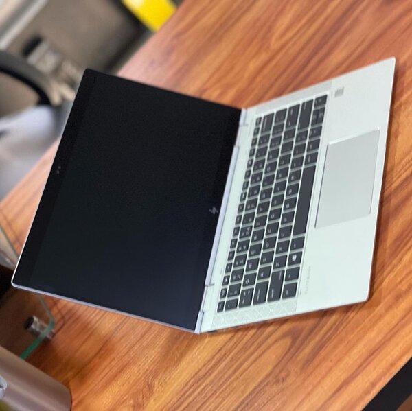 HP Elitebook 1030 G2