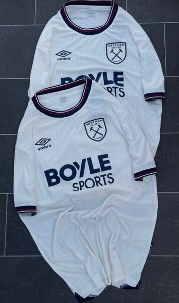 Maillots classiques de football