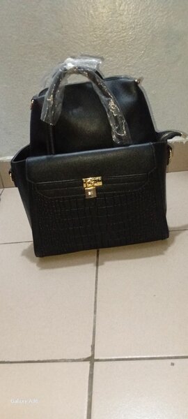 Sac à main noir élégant