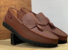 Fashionable men's loafers brown