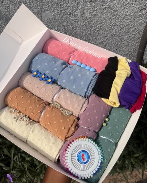 Joli coffret de foulards colorés