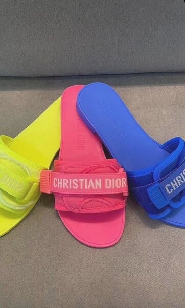 Christian Dior flat slides