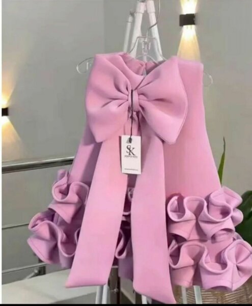 Robe rose avec nœud chic