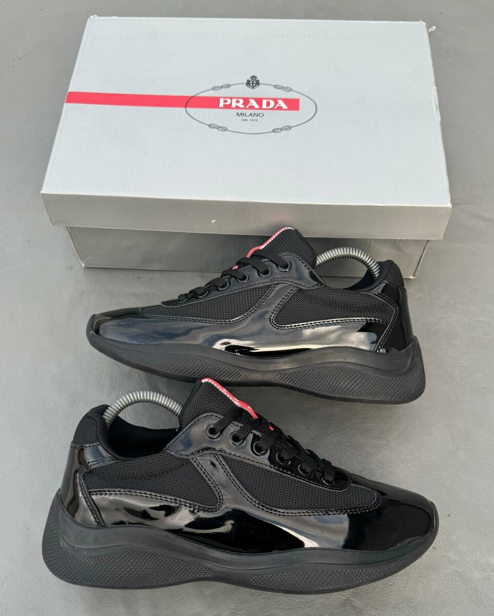 Sneakers Prada noirs élégants