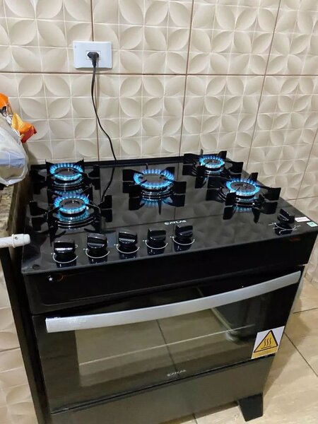 Cuisinière moderne avec four