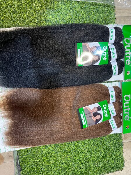 Cheveux synthétiques naturels