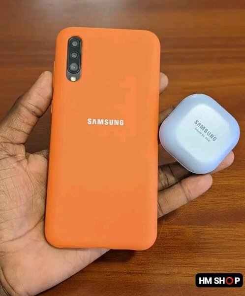 Téléphone Samsung avec écouteurs