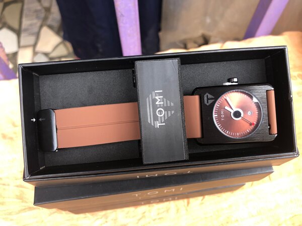 Montre Tomi en cuir marron