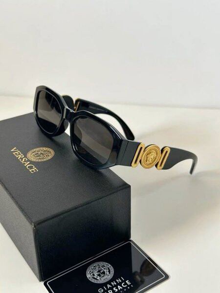 Lunettes de soleil élégantes Versace
