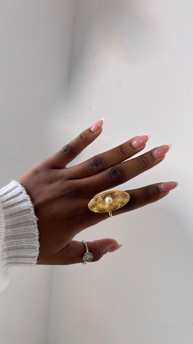 Bague dorée élégante perle