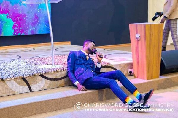 Sparkling Silver Arc pulpit