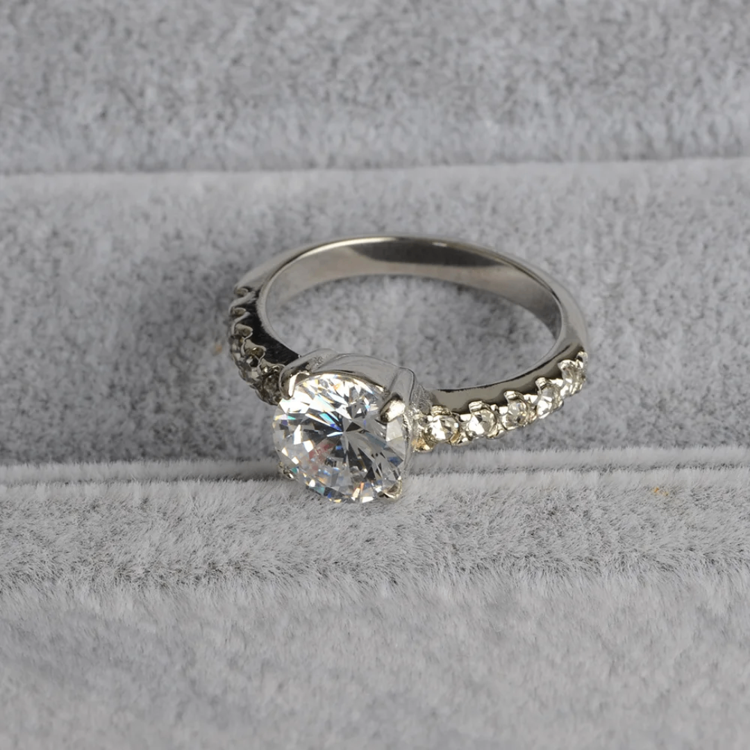 Bague de fiançailles élégante