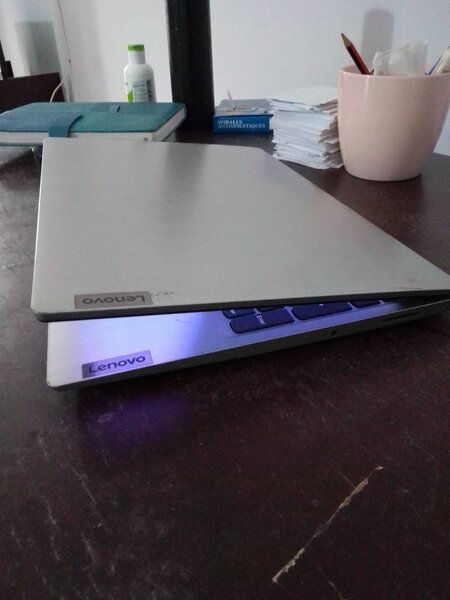 Ordinateur portable Lenovo moderne
