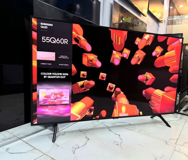 Samsons 55. Q6OR QLED quantum Dort color smart 4K TV