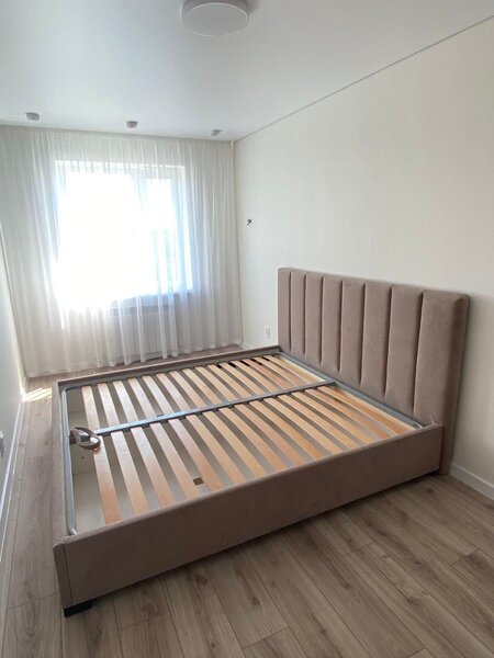 Lit double moderne capitonné