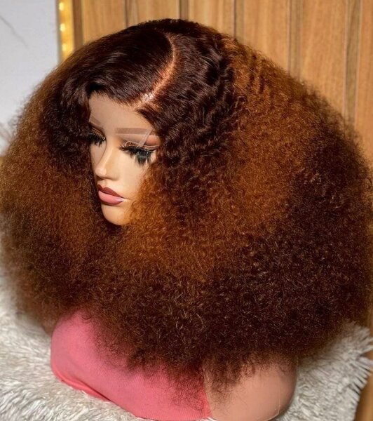 Perruque bouclée volume naturel