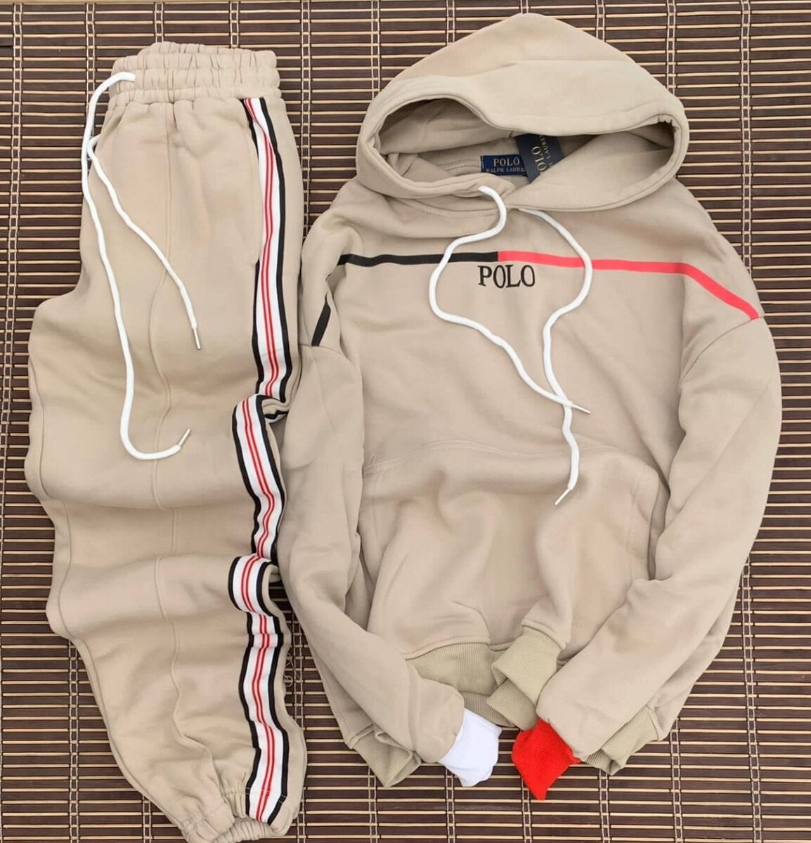 Ensemble de survêtement beige moderne