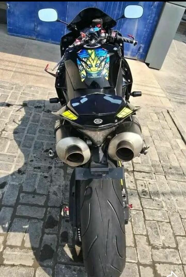 Yamaha R1 moto sport