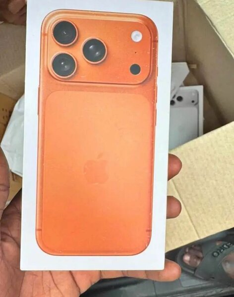 iPhone 17 pro max Orange