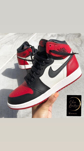 Chaussures montantes rouges Nike