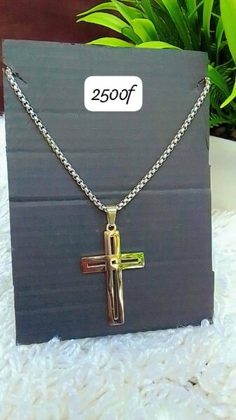 Collier pendentif croix acier