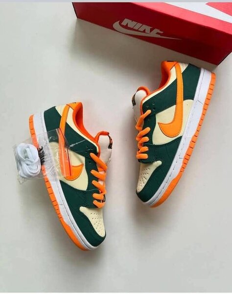 Baskets Nike orange et vert