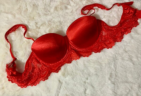 Ensemble lingerie rouge en dentelle