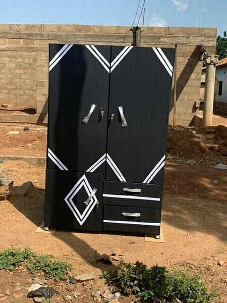 Armoire de rangement moderne en noir