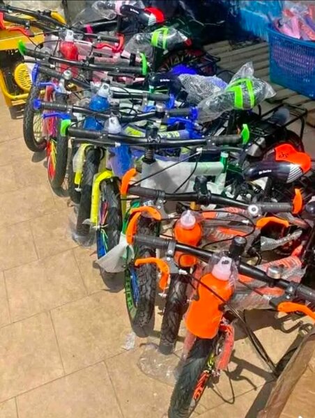 Vélos enfants colorés légers