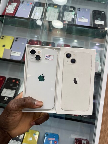 iPhone 13 simple 128gb avec son carton