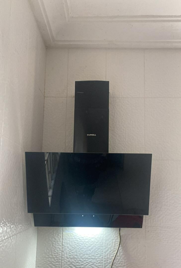 60cm kitchen extractor hood with inbuilt carbon filters