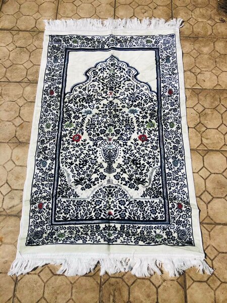 TAPIS DE PRIÈRE BLANC DISPONIBLE CHEZ NOUR BOUTIQUE 💫 QUALITÉ ORIGINAL TURQUIE 🇹🇷 