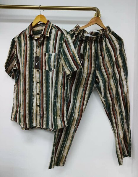 Ensemble chemise et pantalon rayé