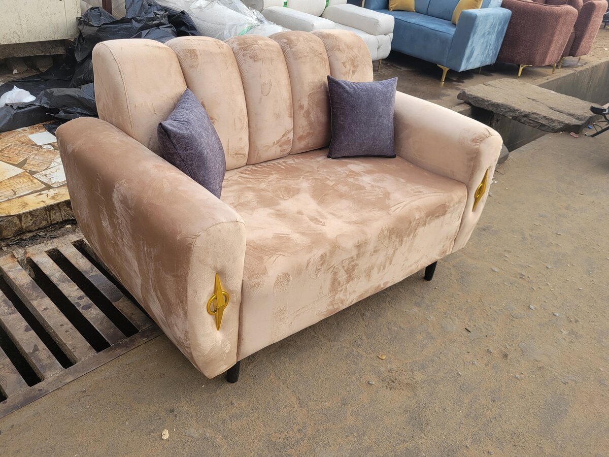 Canapé confortable beige moderne