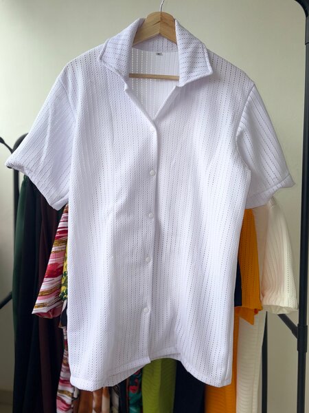 Chemise blanche en dentelle