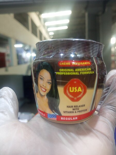 Crème défrisante cheveux