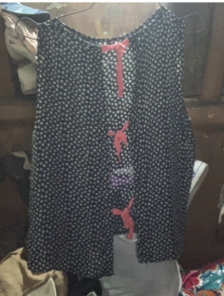 Débardeur fleuri avec nœuds