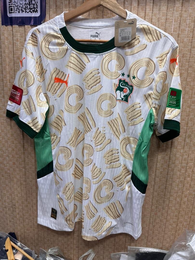 Maillot de football côté dIvo