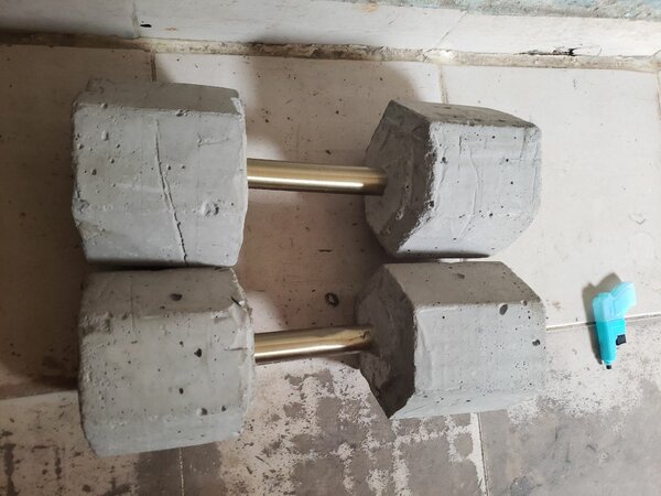 Haltères béton robustes