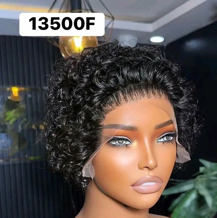 Perruque courte frisée synthétique