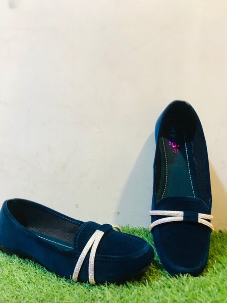 Ladies court shoes