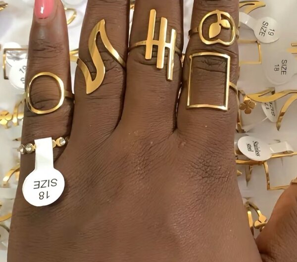 Bijoux dorés tendance